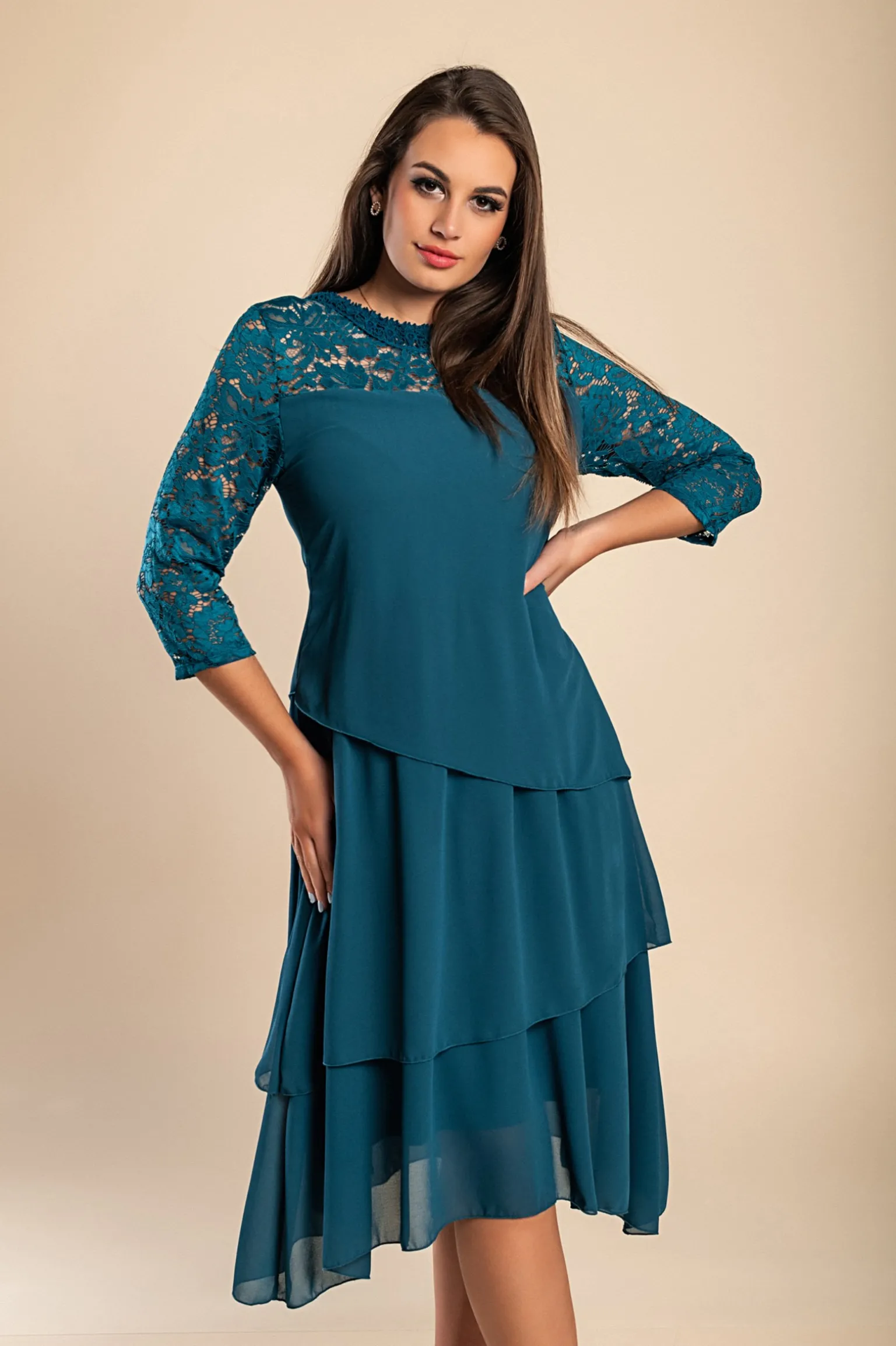 Abito elegante con pizzo, petrolio