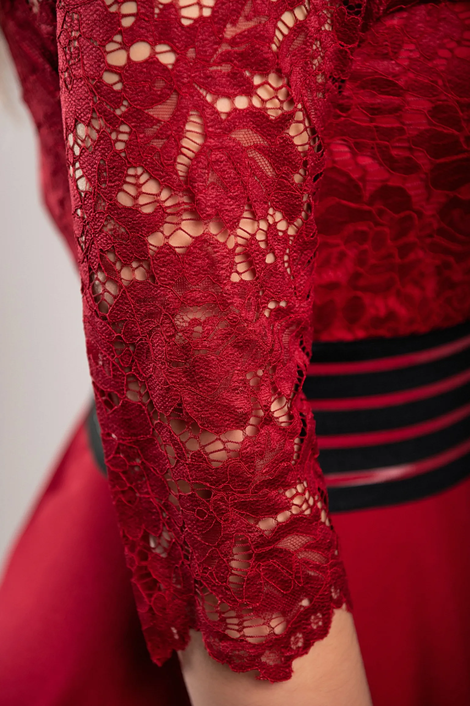 Abito elegante con pizzo Bianca, bordeaux