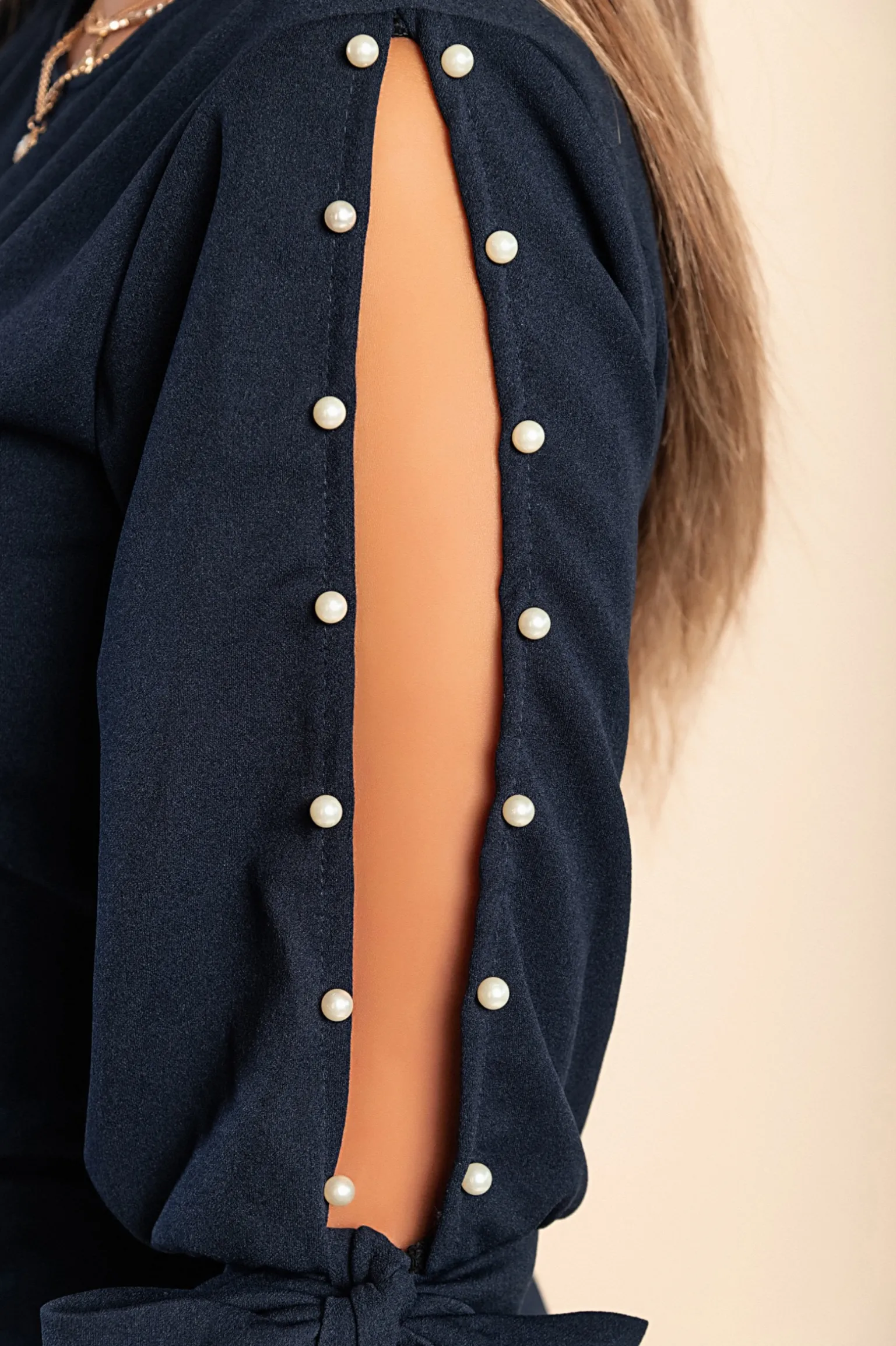 Abito elegante midi con scollo rotondo, maniche 3/4 con spacco e perline decorative Peppina, blu scuro