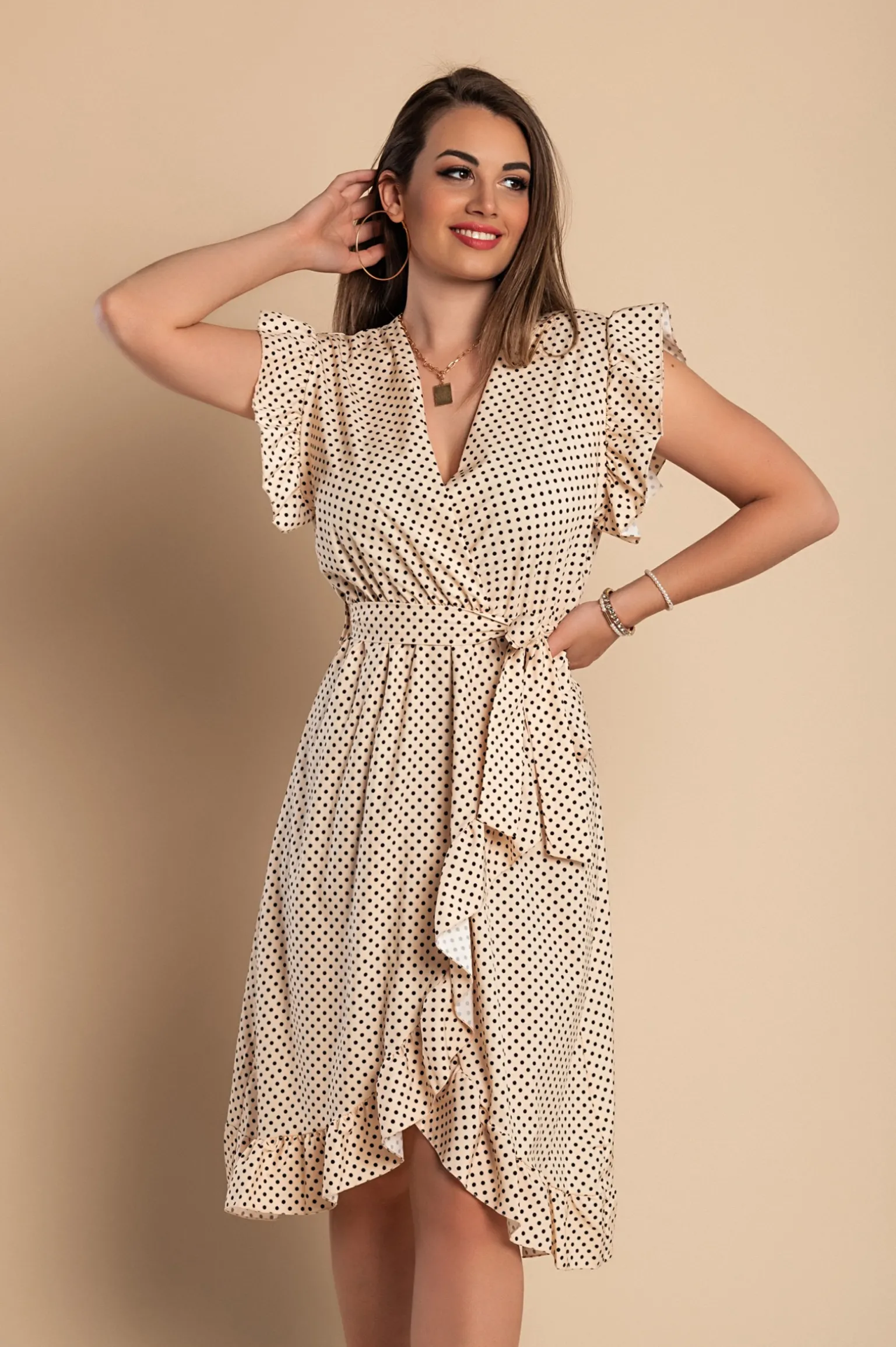 Abito midi a pois con dettagli arricciati, beige