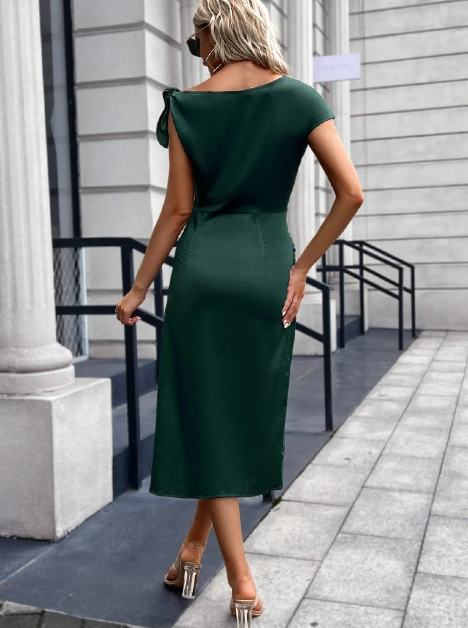 Abito midi elegante con dettagli arricciati, verde