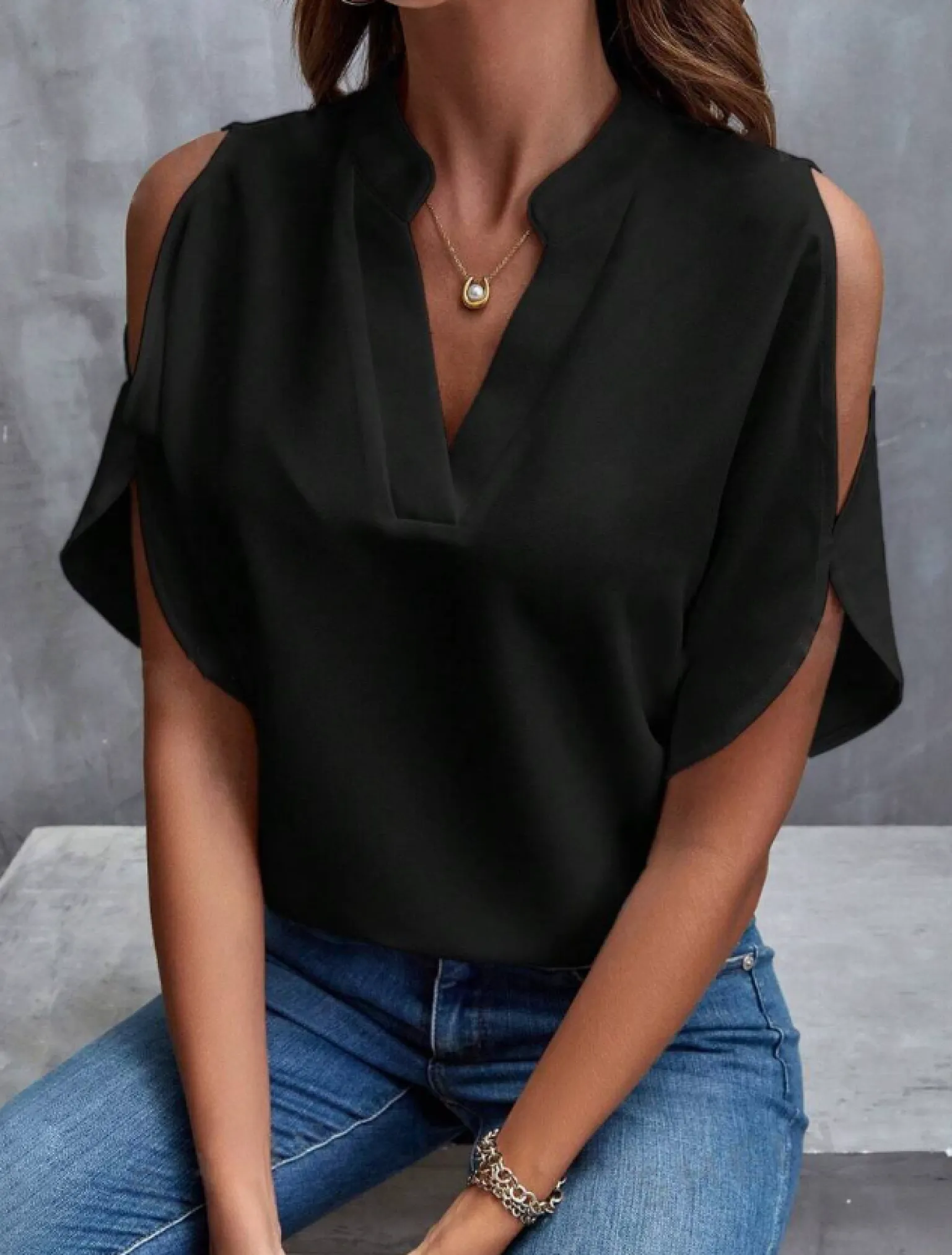 Blusa elegante ampia con scollo a "V", nera
