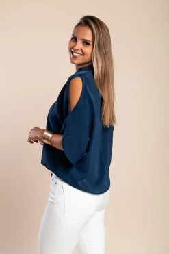 Blusa elegante ampia con scollo a