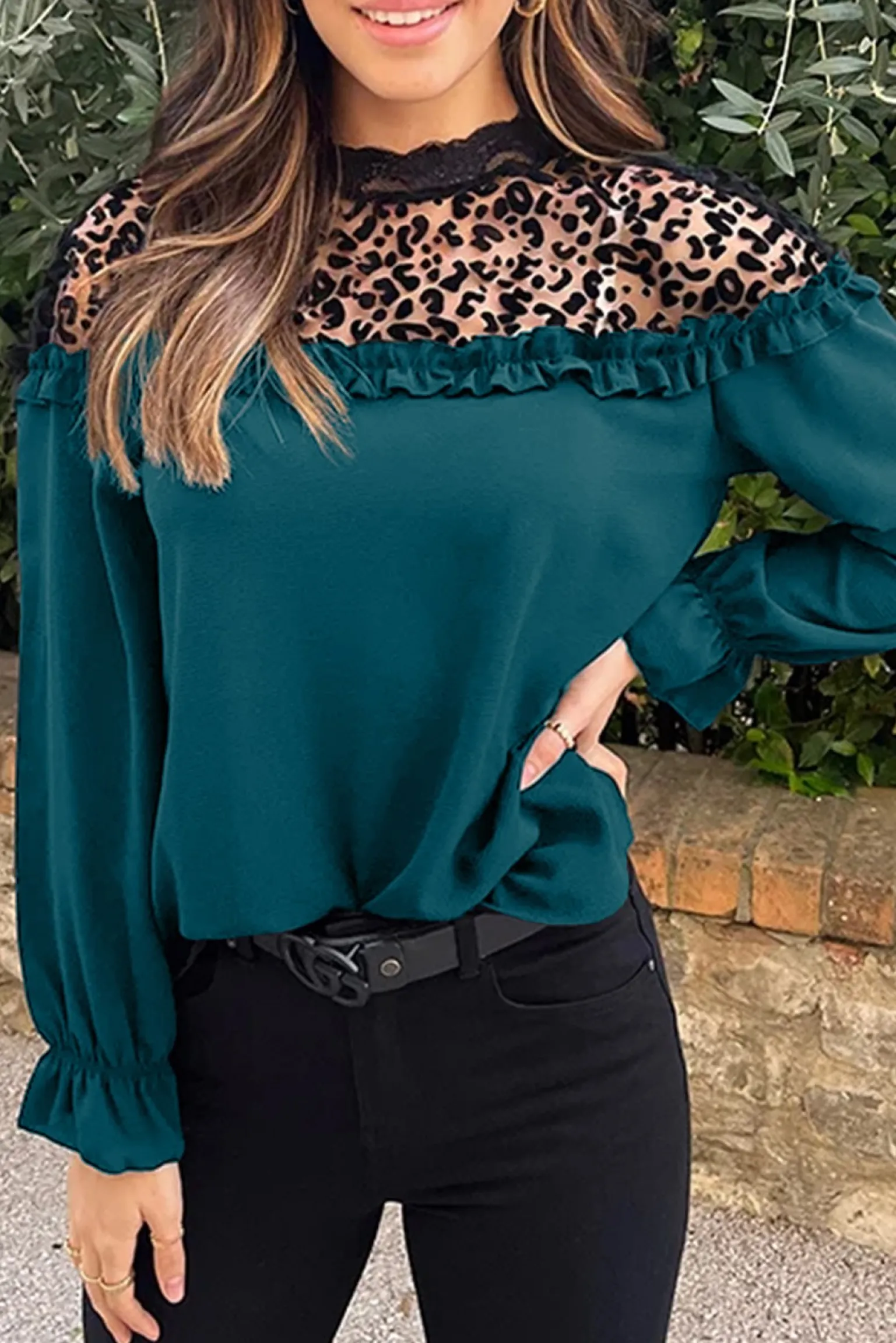 Blusa elegante con volant, petrolio