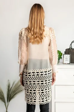 Blusa lunga semitrasparente con pizzo Catllara, beige