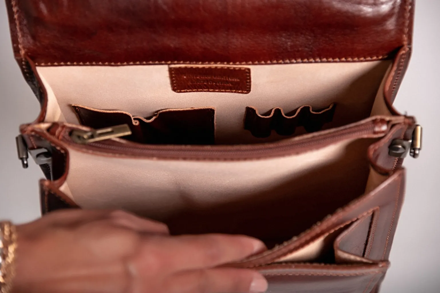 Borsa in pelle naturale Afrodita, marrone