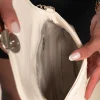 Borsa piccola con dettaglio trapuntato, bianca