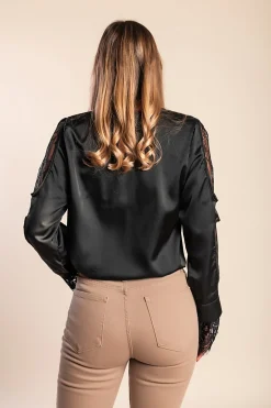 Camicia elegante a maniche lunghe con inserti in pizzo e collo tondo Senternada, nera