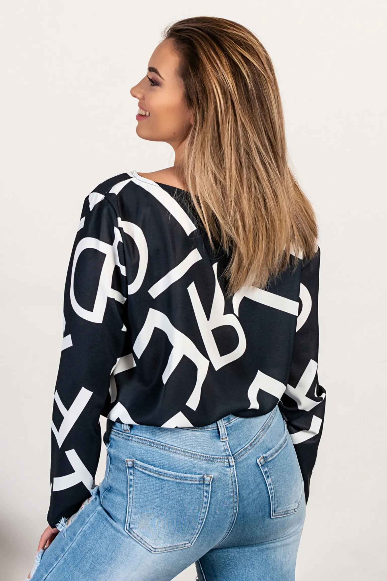 Camicia elegante con maniche lunghe e stampa lettere Osmana, nera