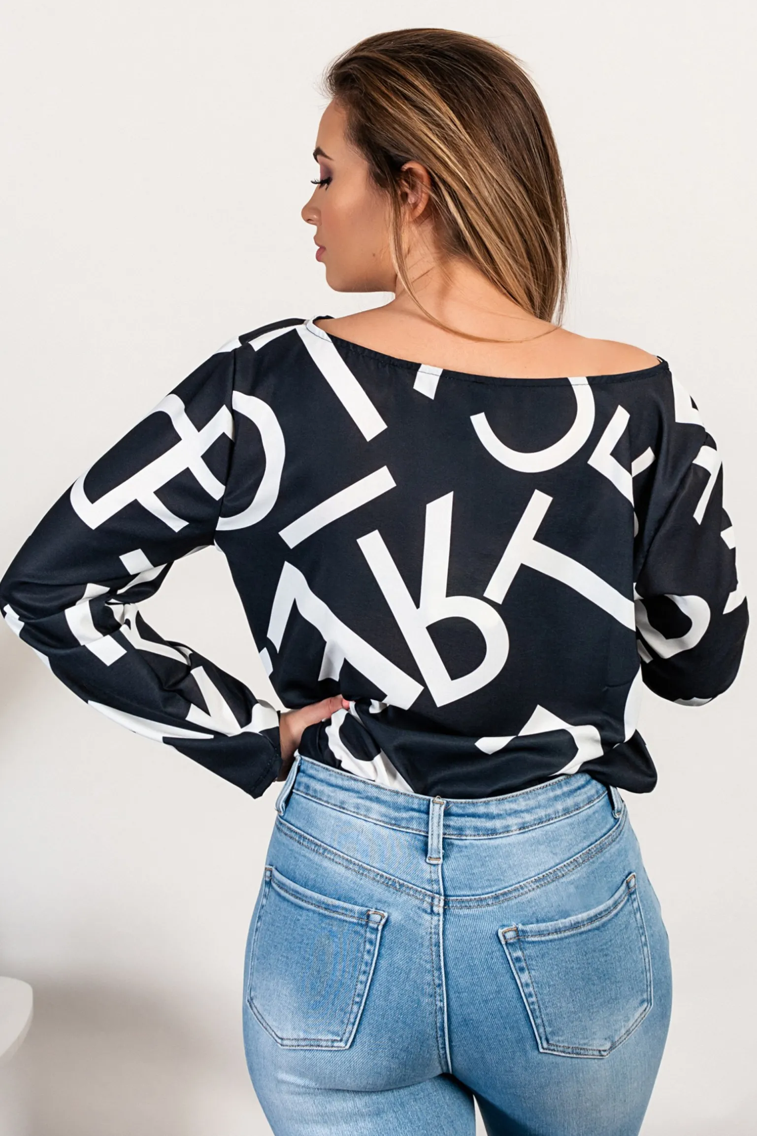 Camicia elegante con maniche lunghe e stampa lettere Osmana, nera
