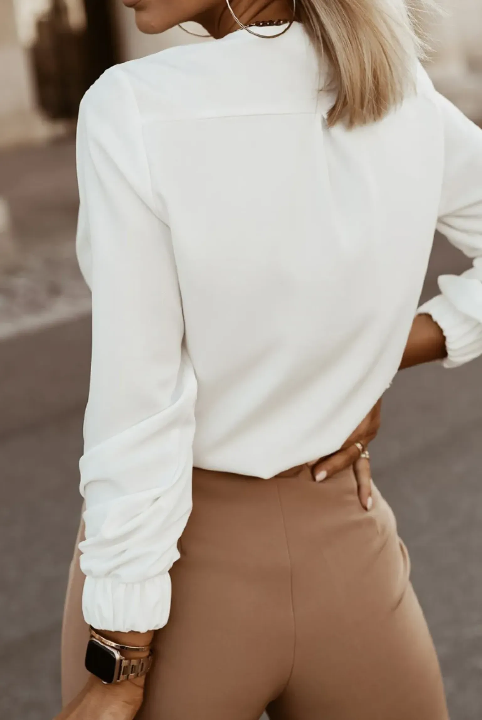Camicia elegante con scollo rotondo, bianca