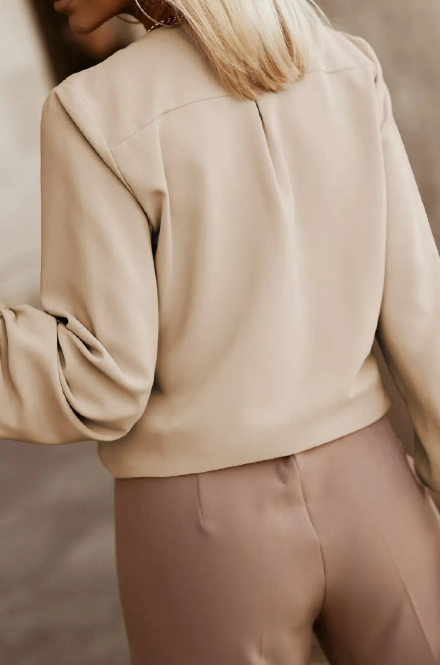 Camicia elegante con scollo rotondo, color kaki