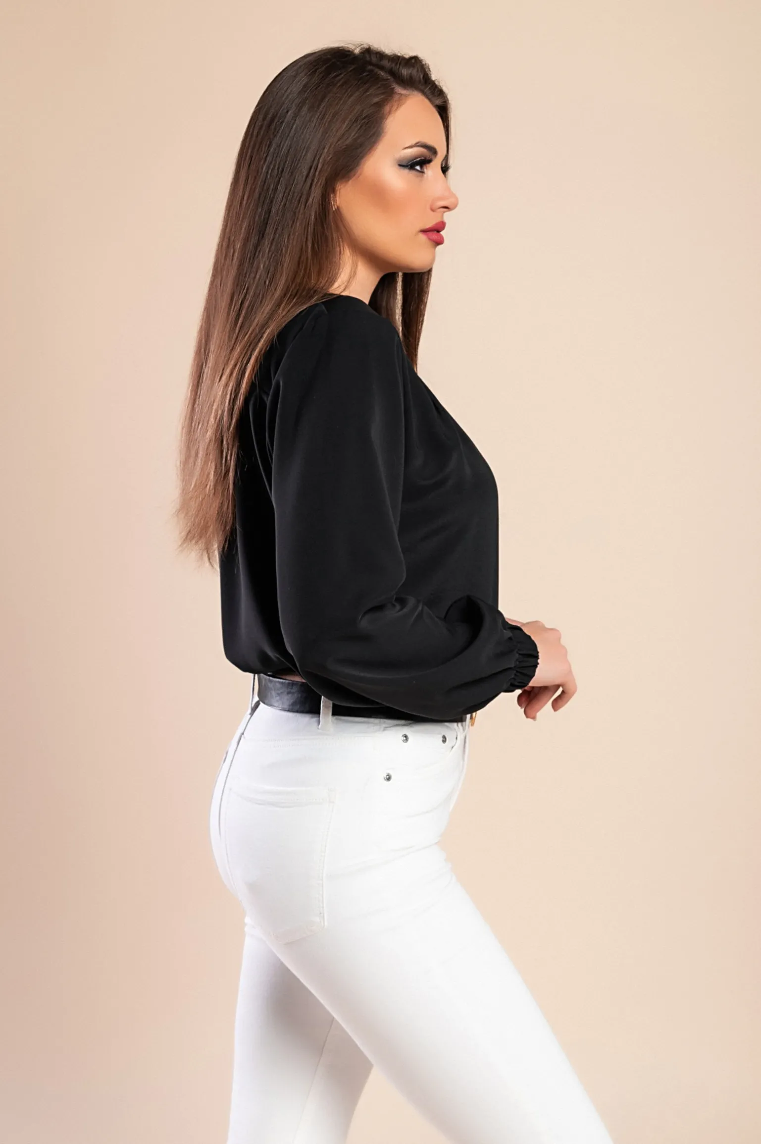 Camicia elegante con scollo rotondo, nera