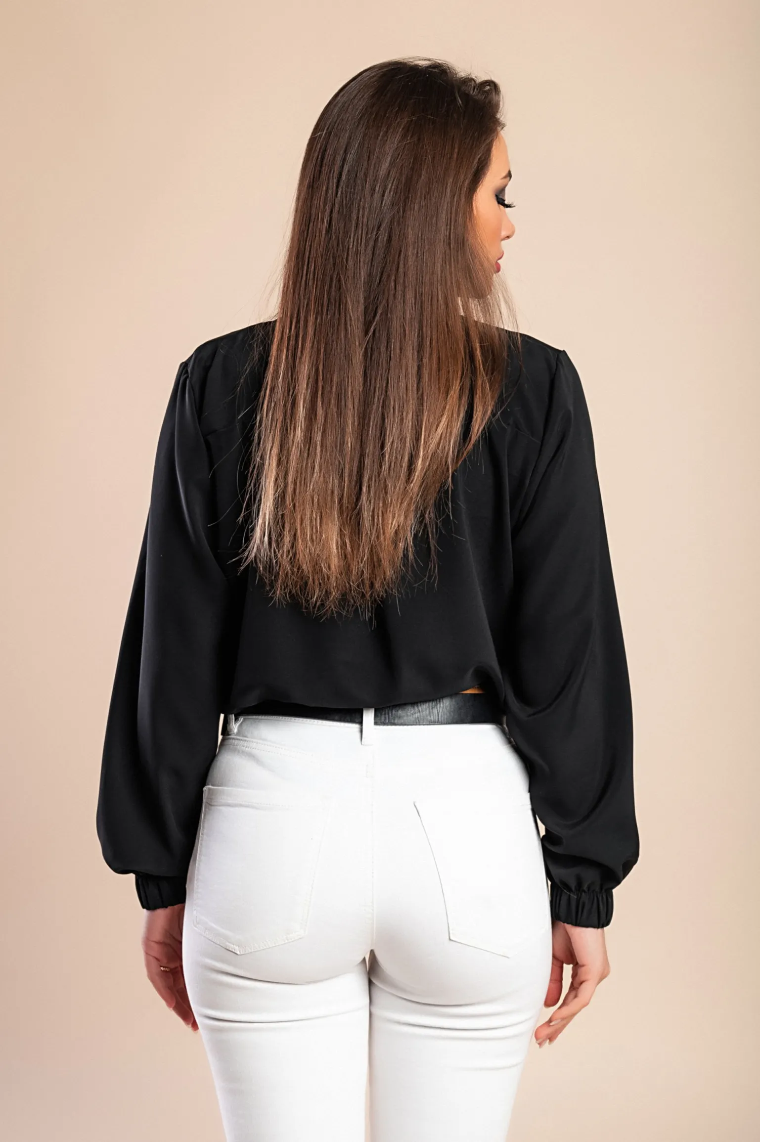 Camicia elegante con scollo rotondo, nera