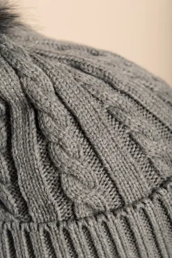 Cappello lavorato a maglia con pompon in pelliccia sintetica, grigio scuro