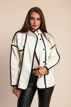 Cappotto corto elegante, bianco