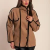 Cappotto corto elegante, color cammello