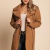 Cappotto elegante con bottoni e cerniera, cammello