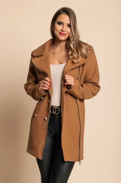 Cappotto elegante con bottoni e cerniera, cammello