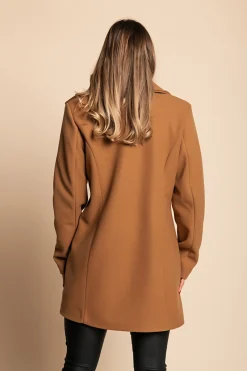 Cappotto elegante con bottoni e cerniera, cammello