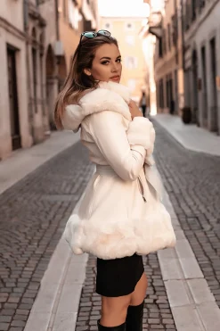 Cappotto elegante con ecopelliccia Palancia, bianco