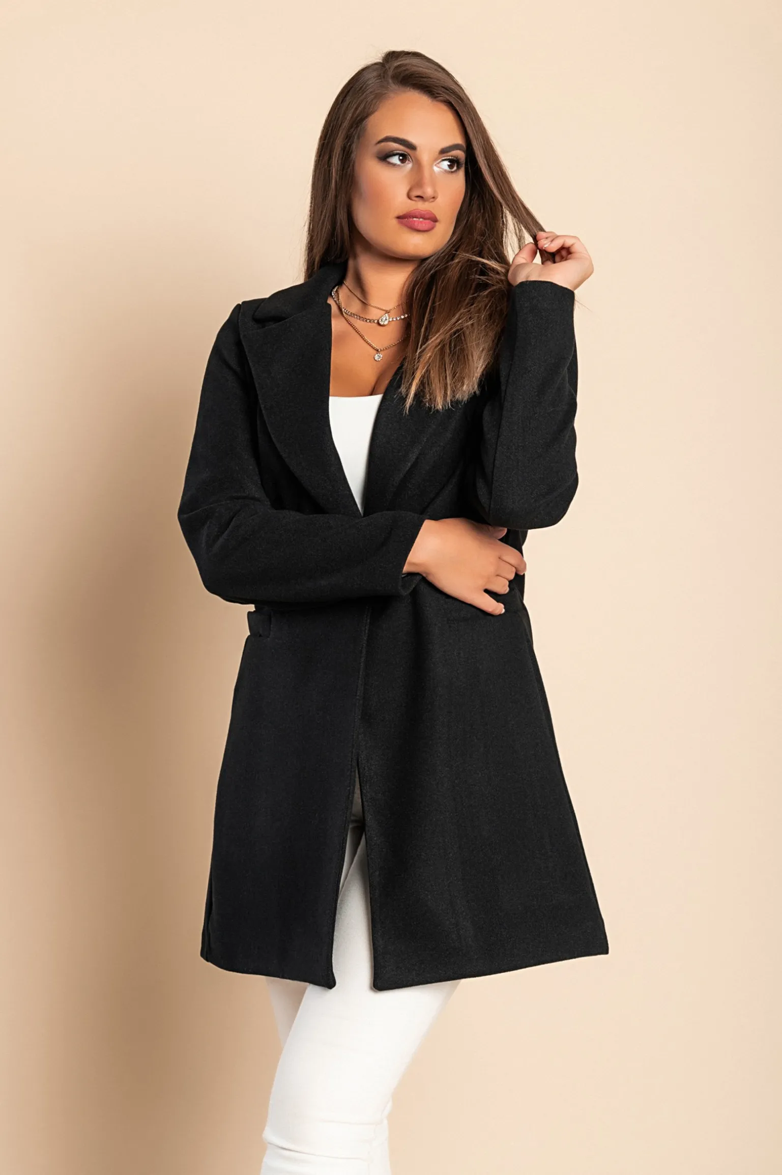 Cappotto elegante con un bottone, nero
