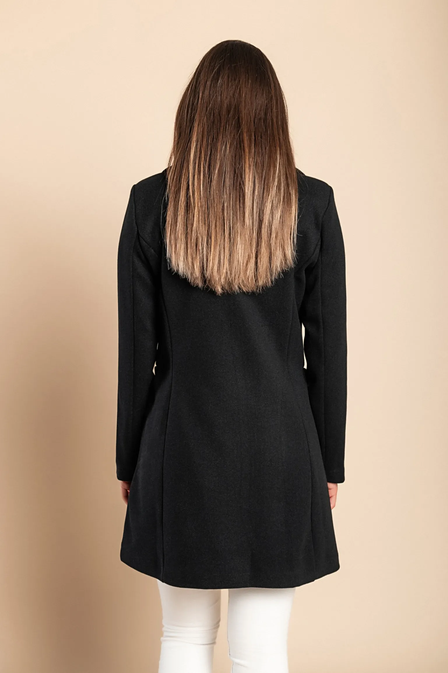 Cappotto elegante con un bottone, nero