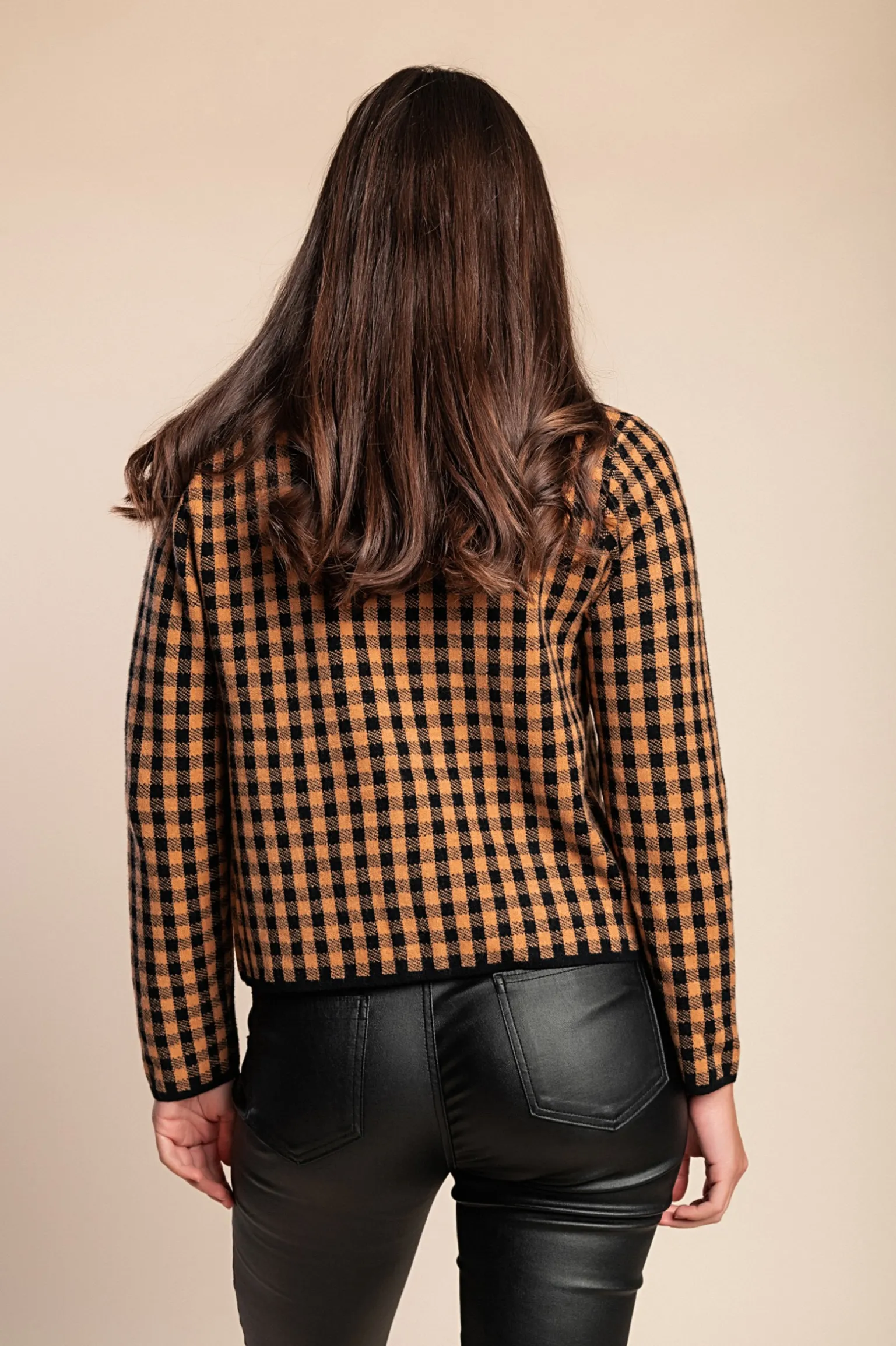 Cardigan in maglia con stampa a quadri, cammello