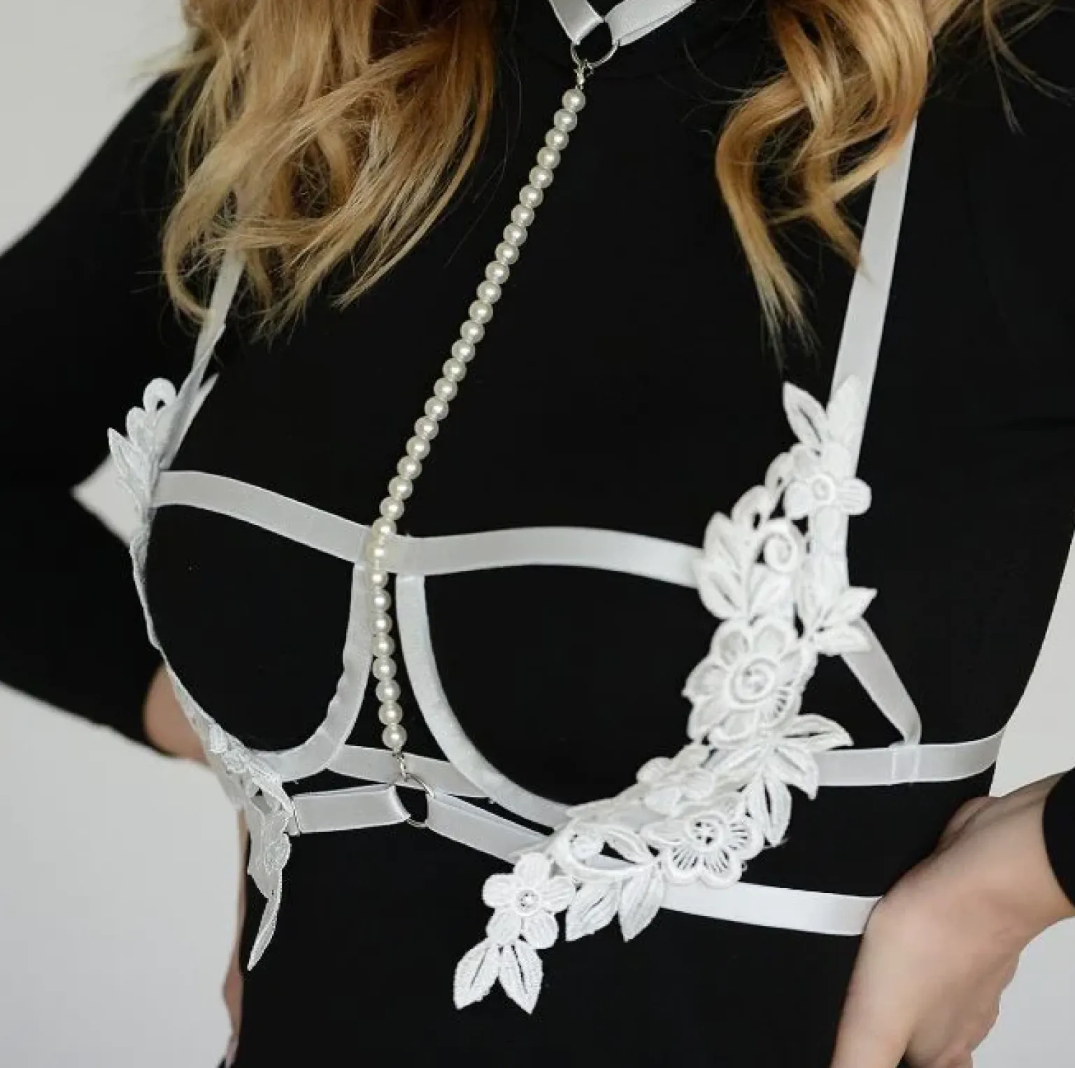 Cintura a bretella - Reggiseno con spalline elastiche con pizzo e finte perle, ART2801, bianco