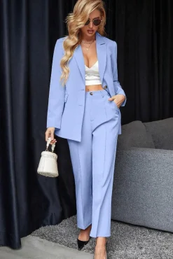 Completo giacca e pantaloni eleganti, di colore azzurro