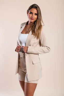Completo giacca e pantaloni eleganti, beige