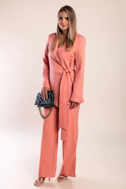 Completo giacca e pantaloni eleganti, colore salmone