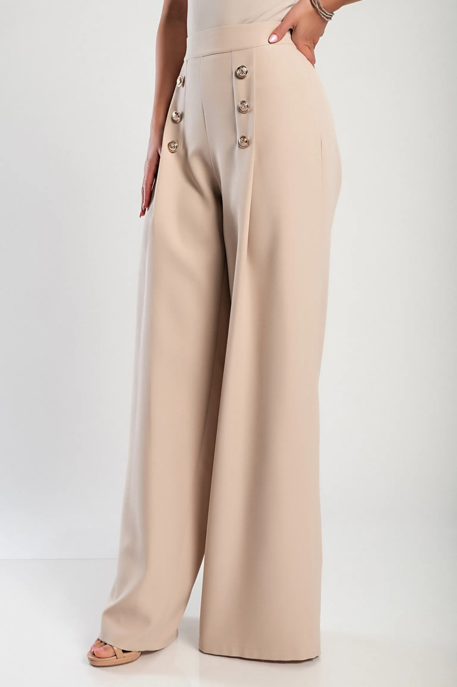 Elegante abito lungo con bottoni, beige