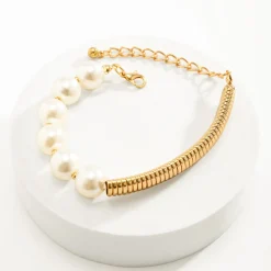 Elegante braccialetto con perle artificiali, colore oro