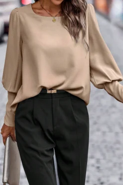 Elegante camicetta con bottoni, beige