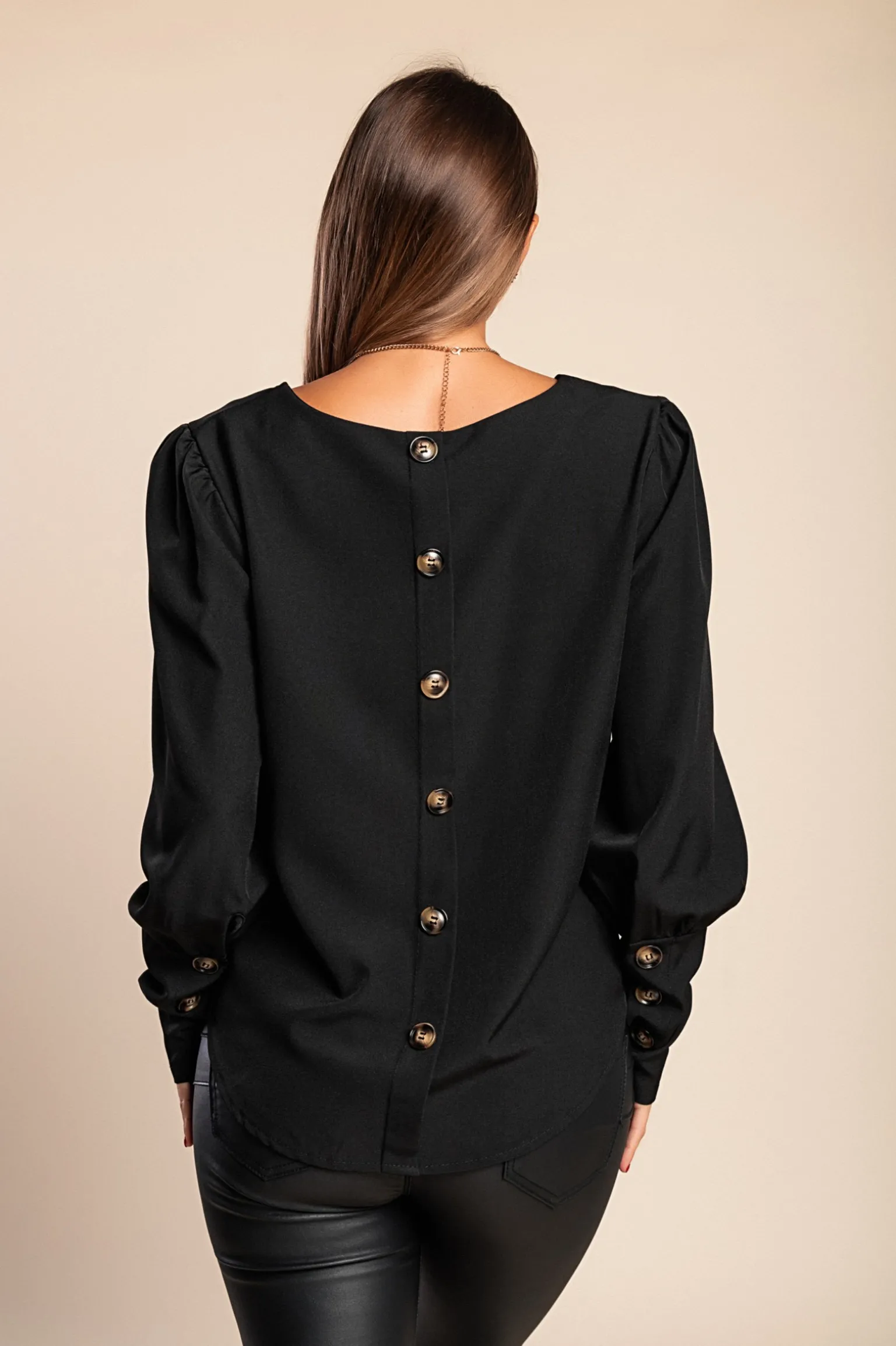 Elegante camicetta con bottoni, nera