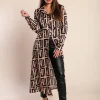 Elegante camicia lunga con stampa geometrica, beige