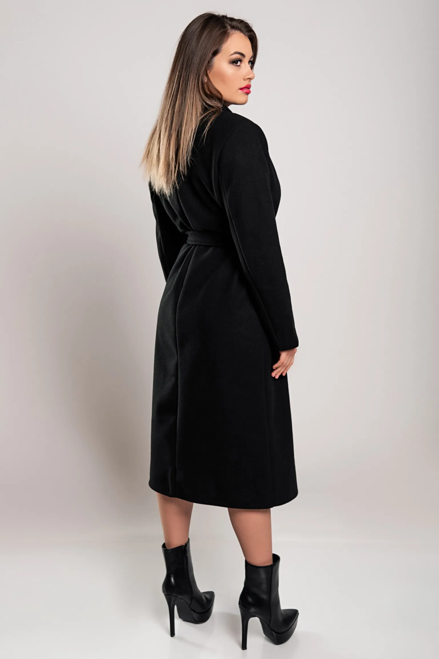 Elegante cappotto lungo con bottoni, nero