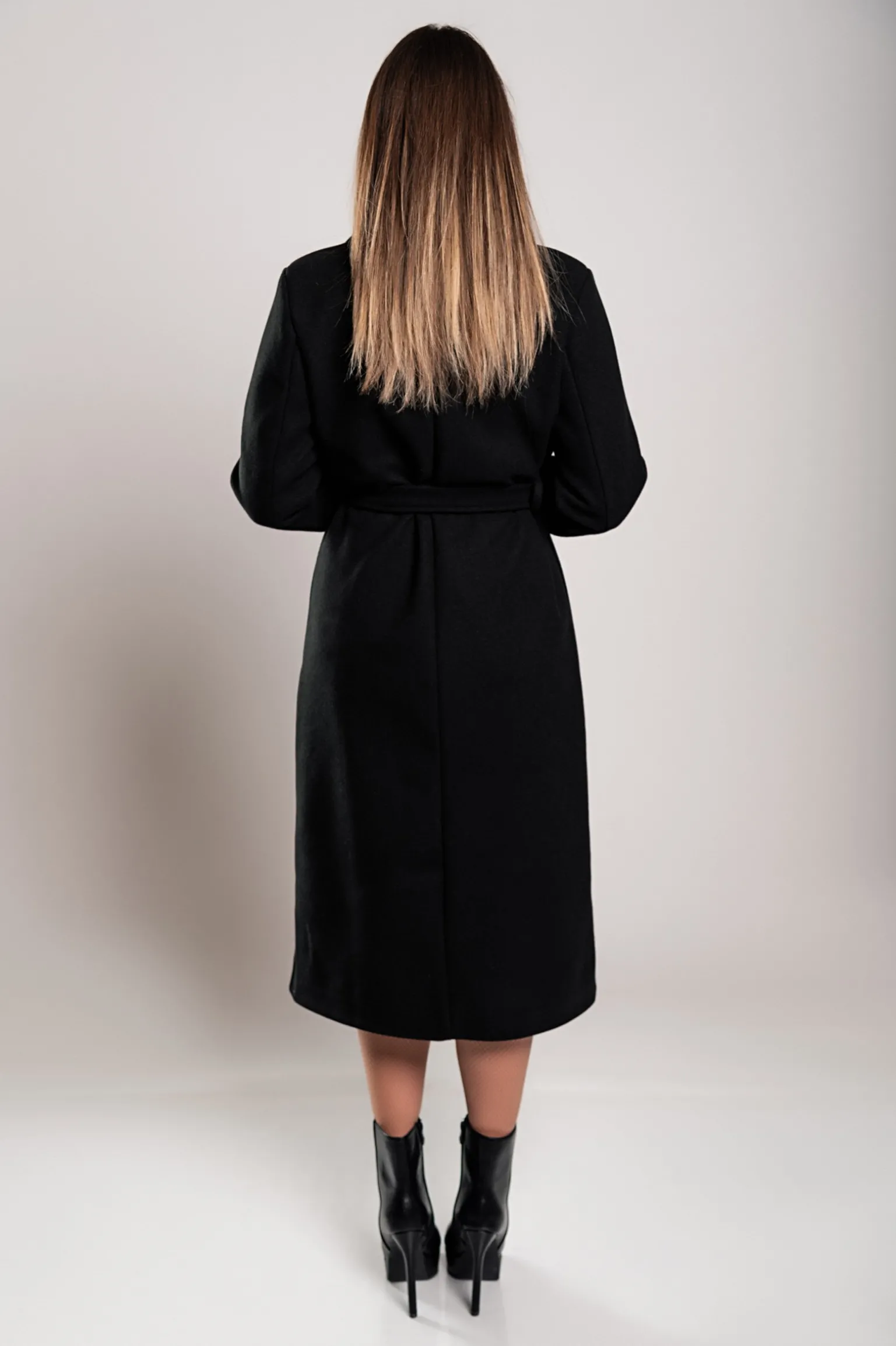 Elegante cappotto lungo con bottoni, nero