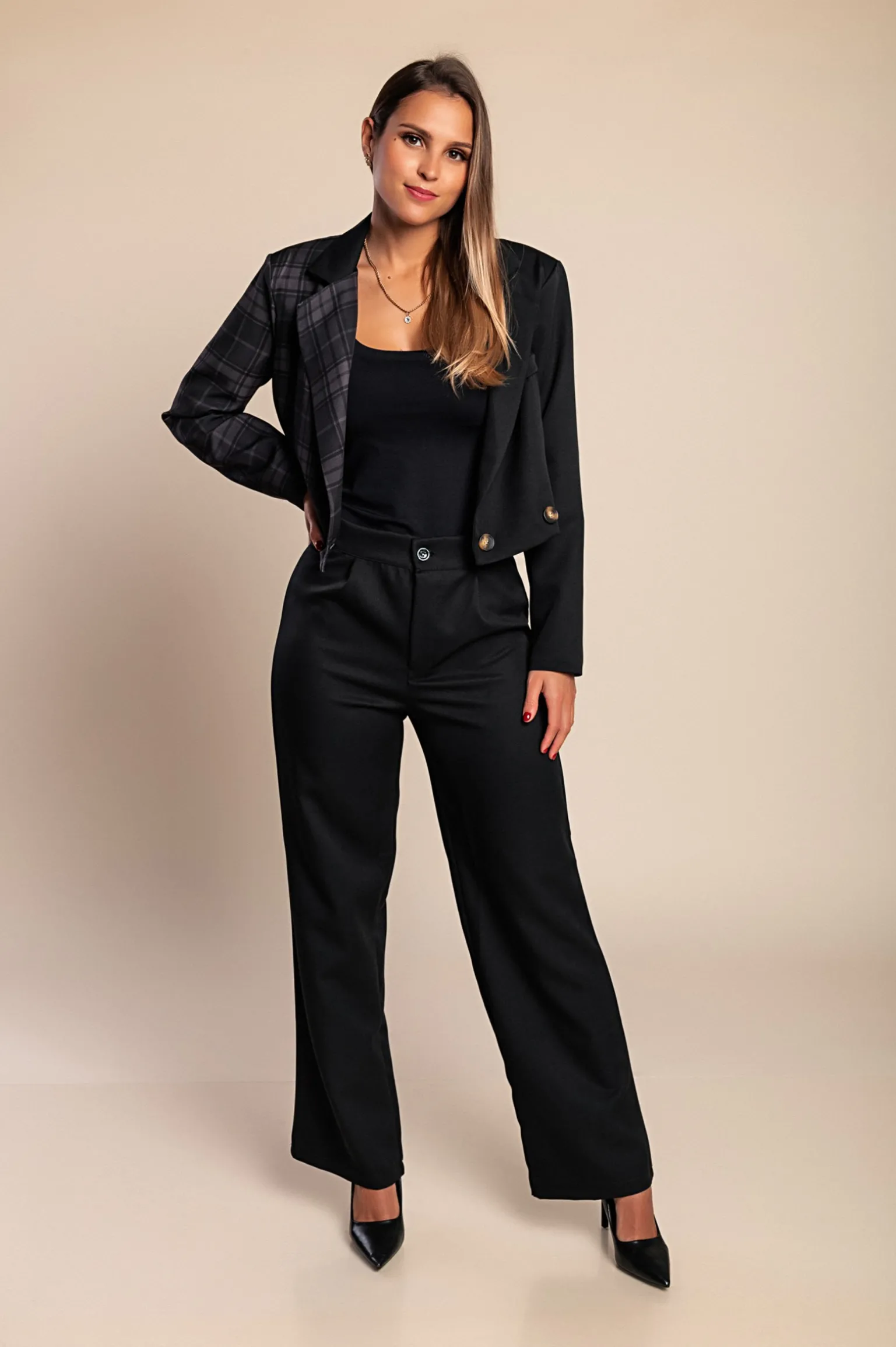 Elegante completo blazer e pantaloni a quadri, nero