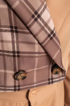 Elegante completo blazer e pantaloni con stampa a quadri, cammello