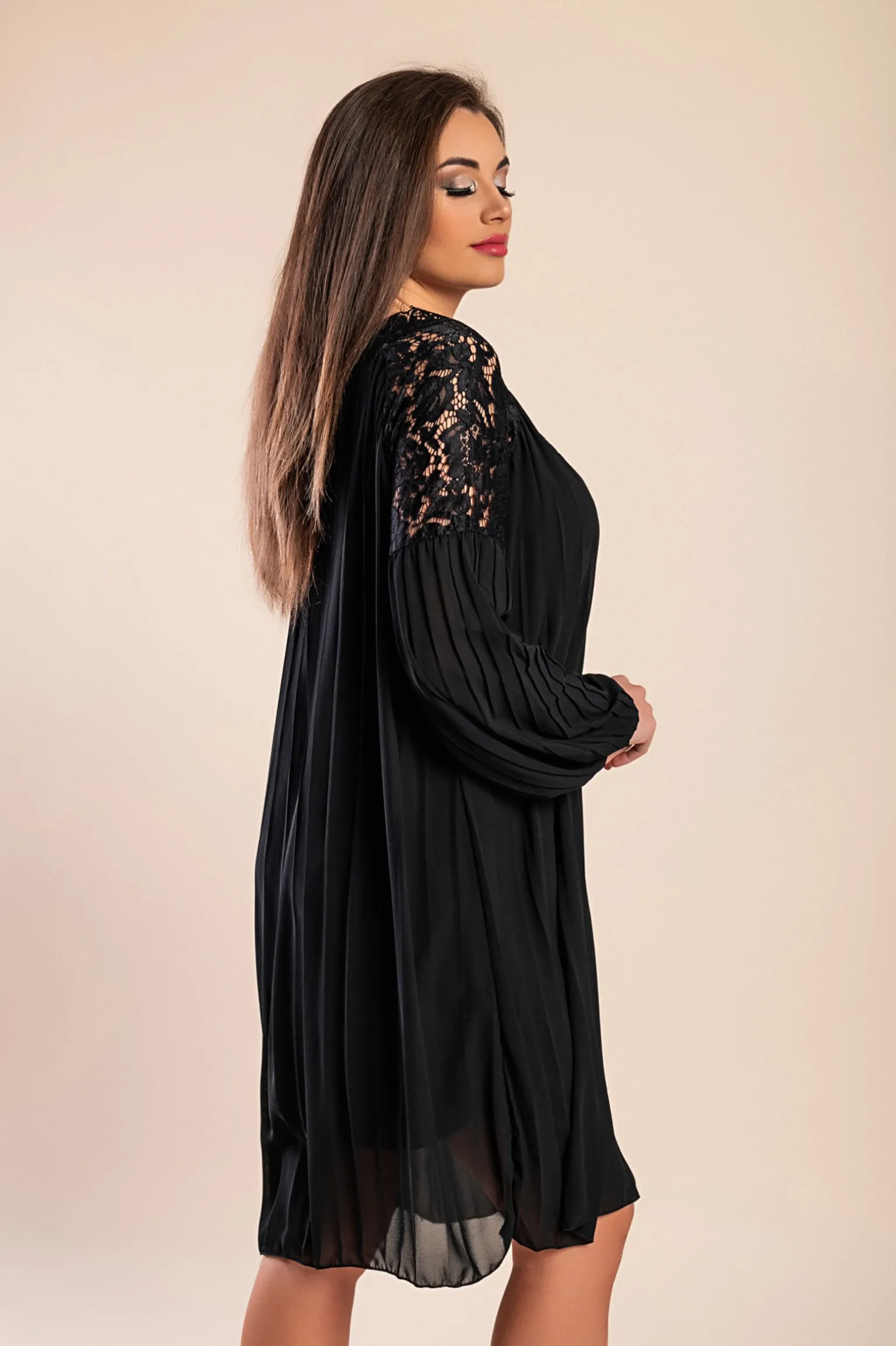 Elegante mini abito plissettato Cremona, nero
