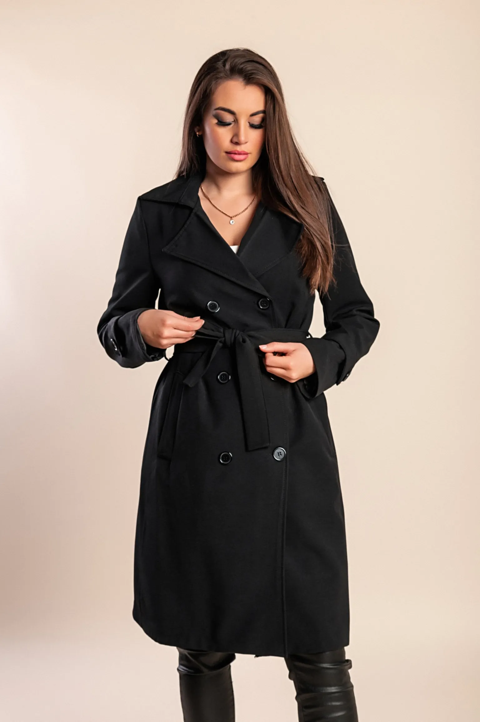Elegante trench abbottonato, nero