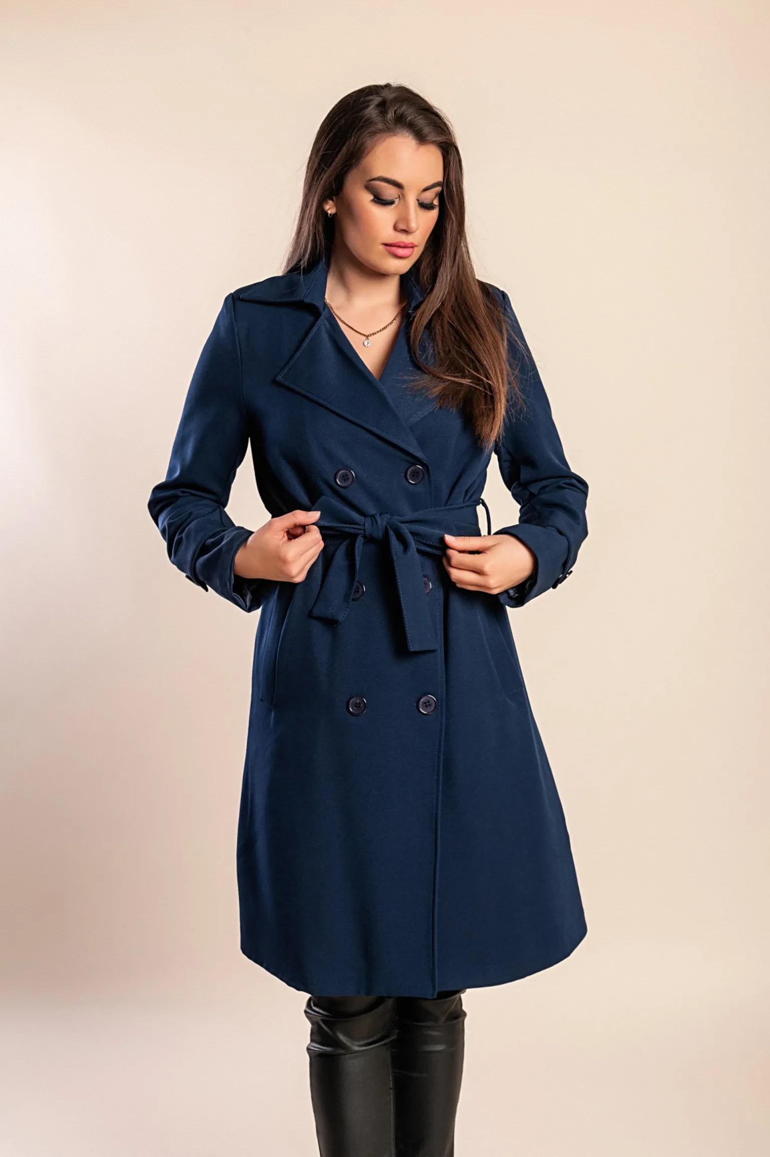 Elegante trench con bottoni, blu scuro