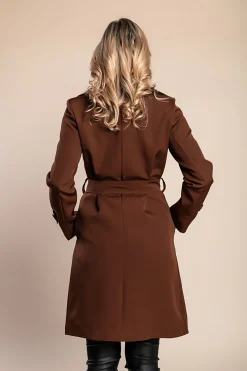 Elegante trench con bottoni, marrone