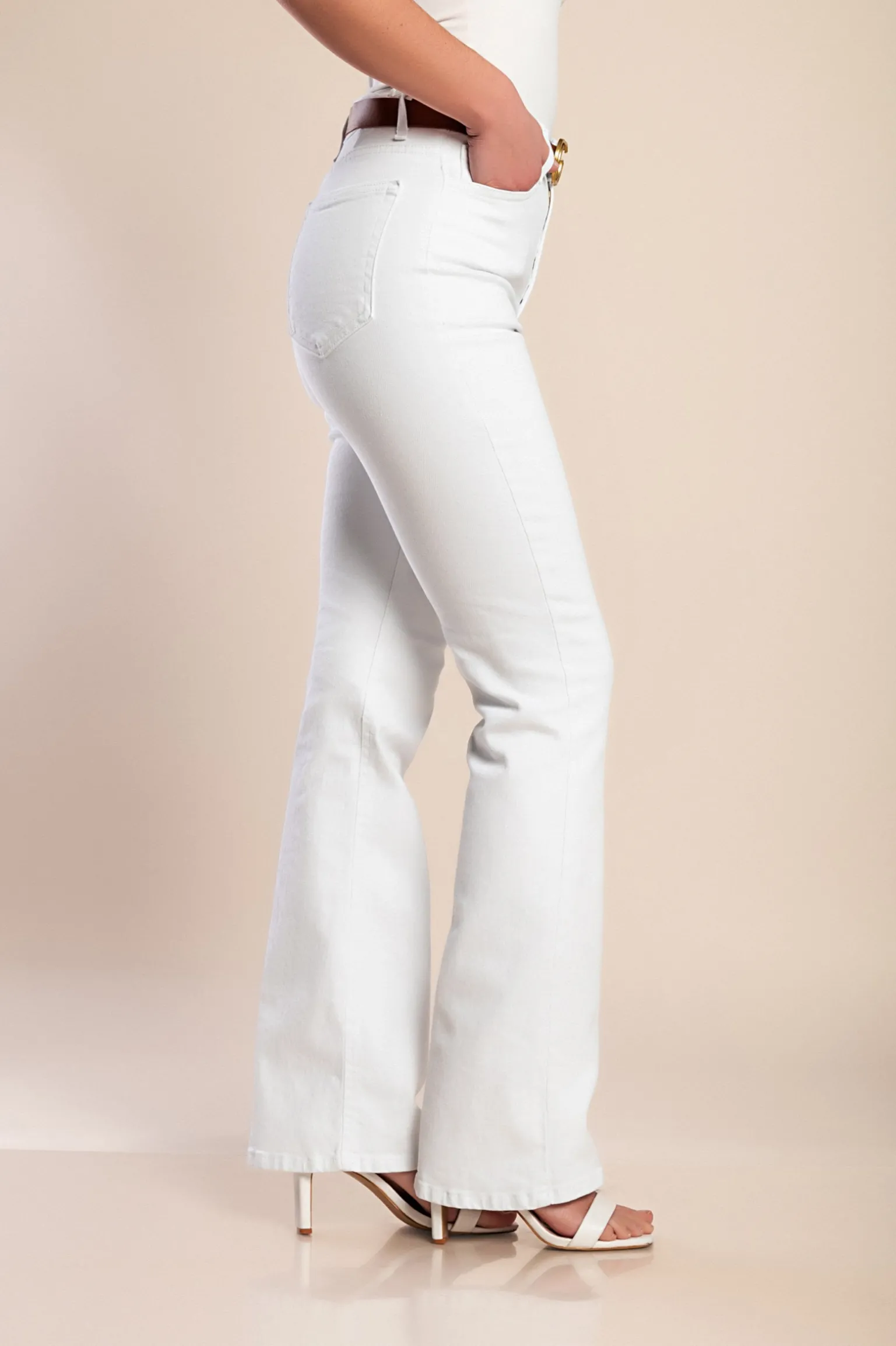 Jeans svasati, bianchi