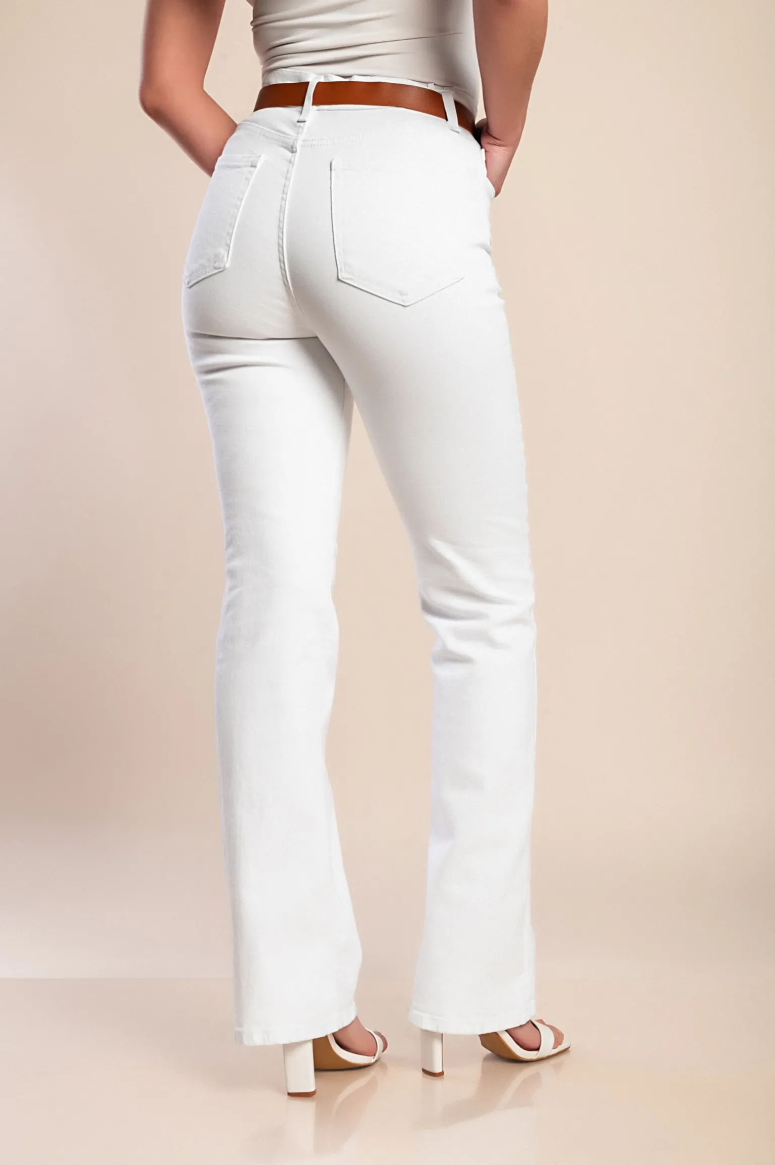 Jeans svasati, bianchi