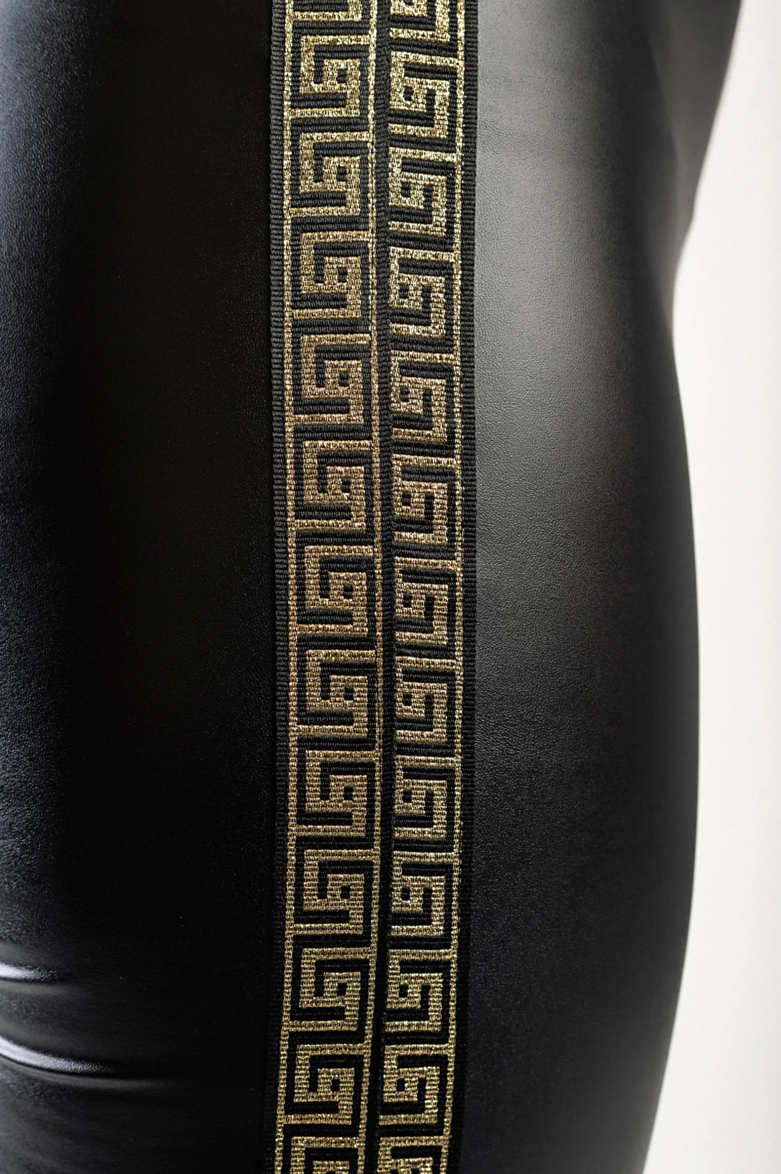 Leggings in ecopelle stampa geometrica Margaretta, Nero e Beige