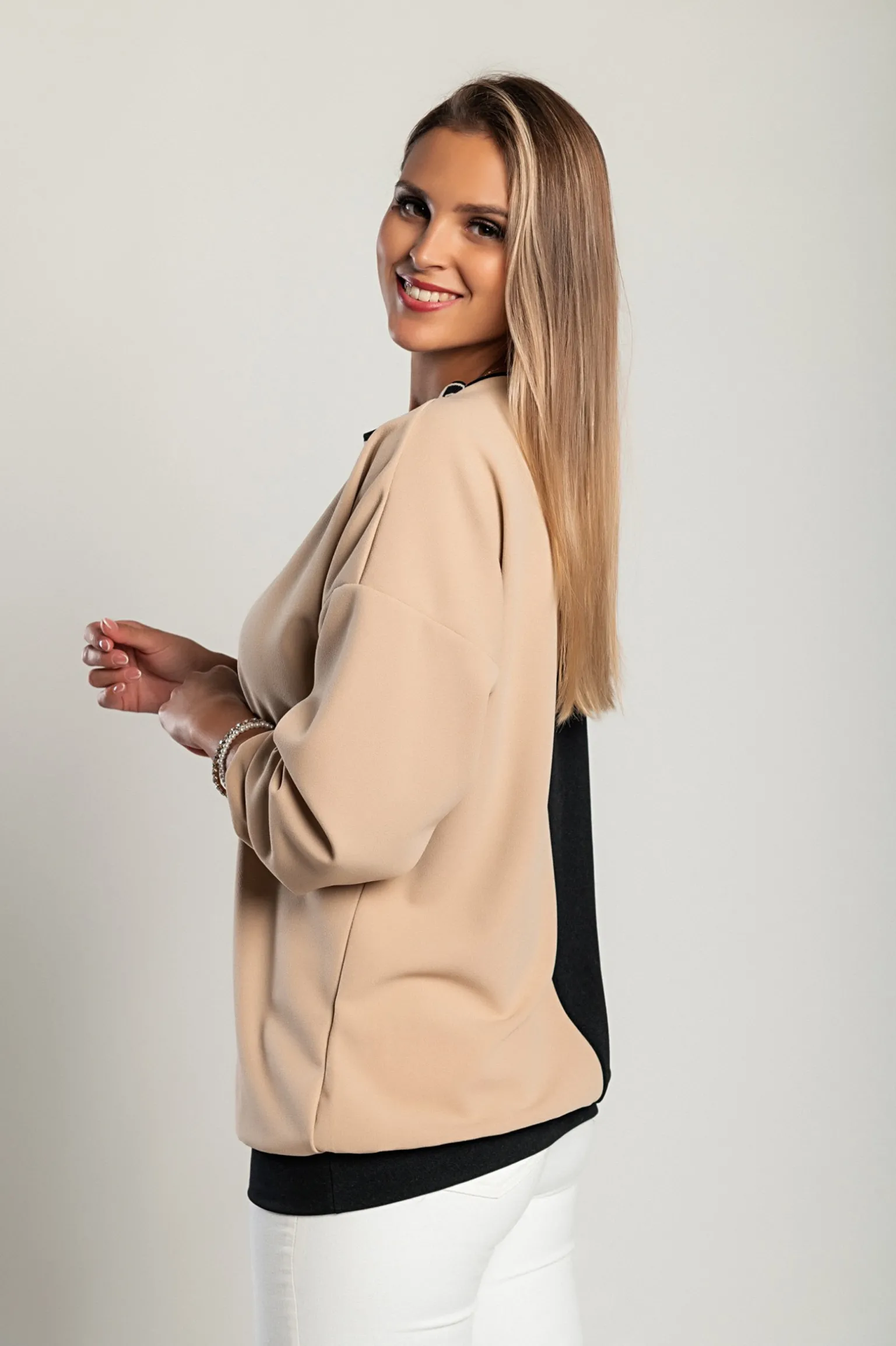 Maglia ampia con stampa geometrica, nero e beige