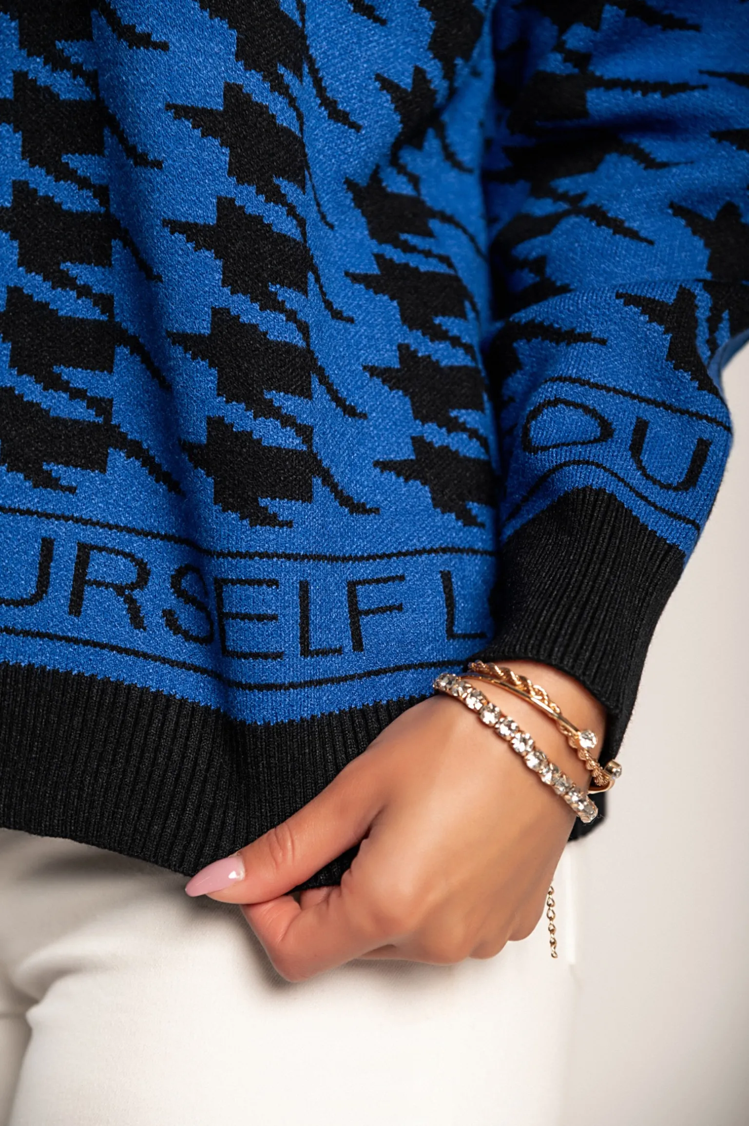 Maglia con fantasia pepita Sanga, nera e blu